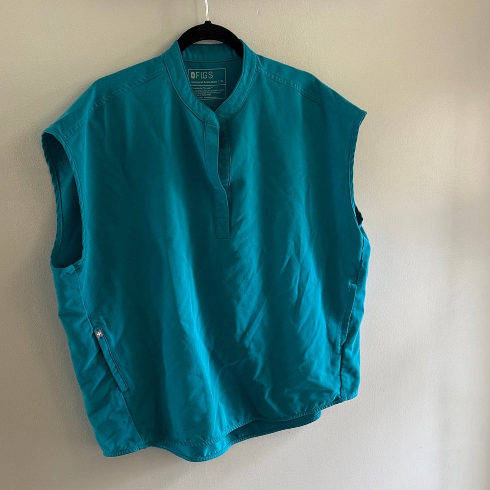FIGS Rafaela Teal Top